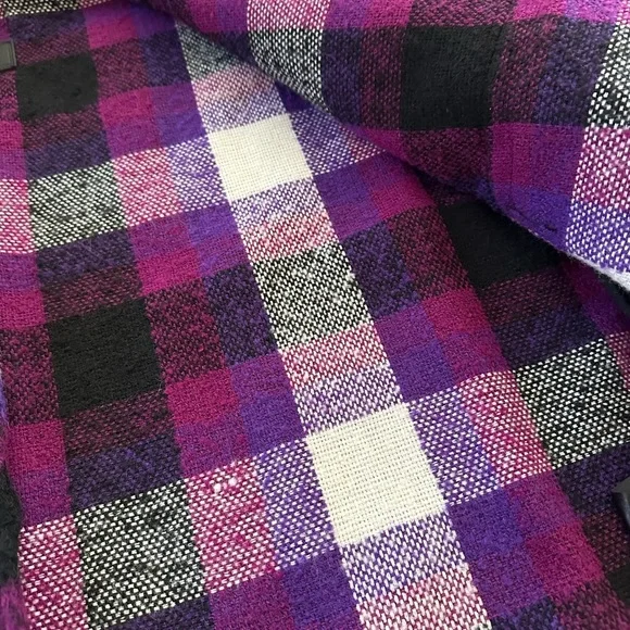 BLANKNYC BY THE FIREPLACE FELTED PLAID CROP SHACKET - Picture 6 of 8